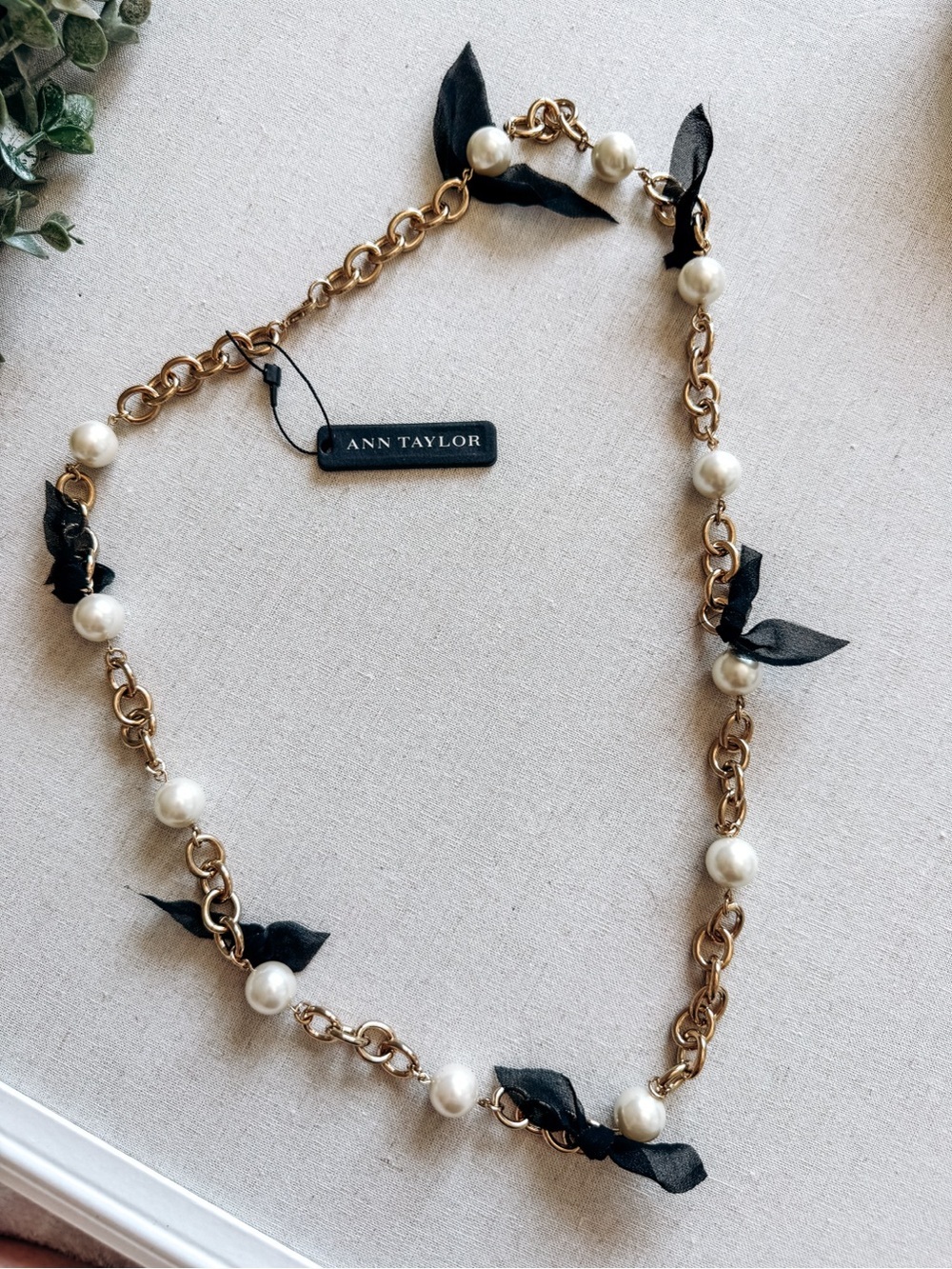 Ann Taylor Gold Tone Faux Pearl Chain Ribbon Statement Necklace NWT - Picture 1 of 4